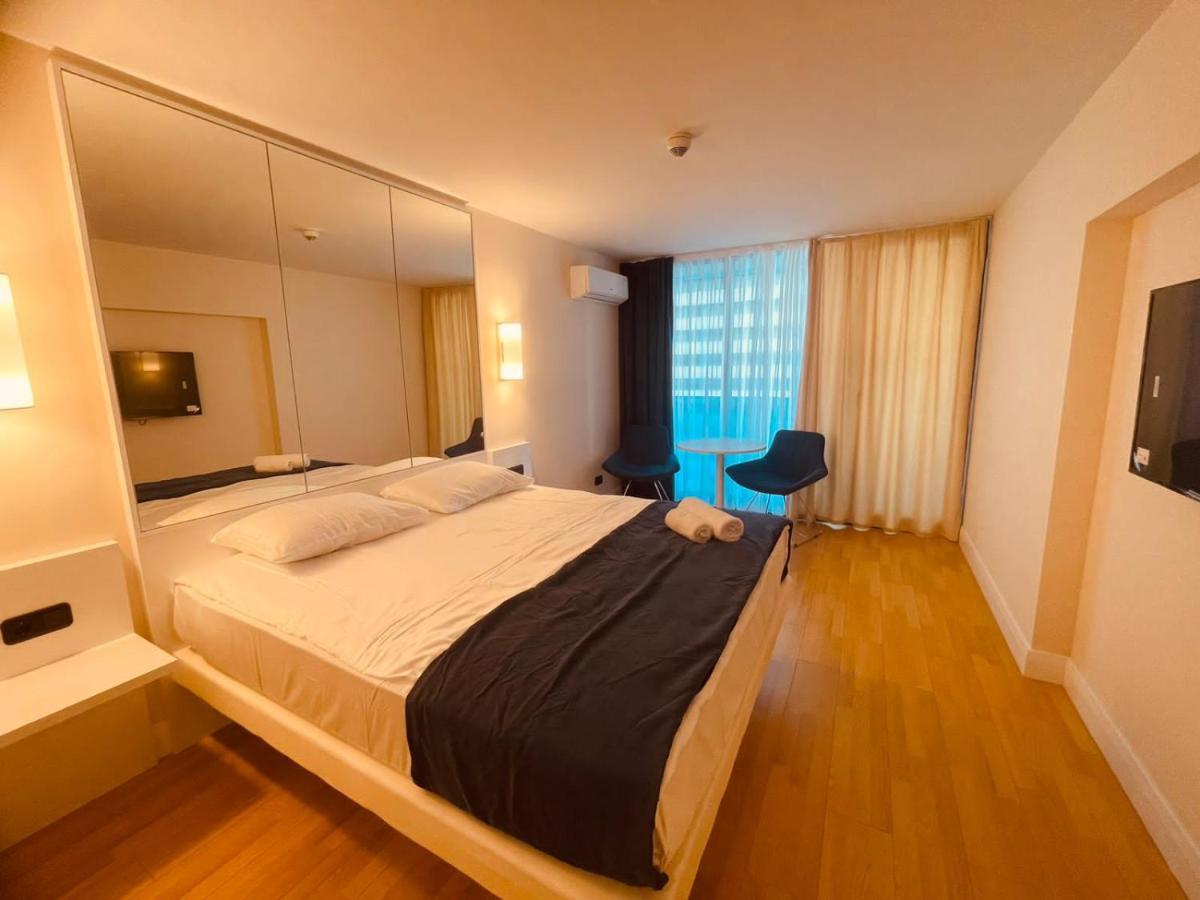 Orbi City Hub Apartments 巴统 外观 照片