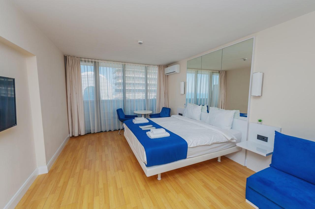 Orbi City Hub Apartments 巴统 外观 照片