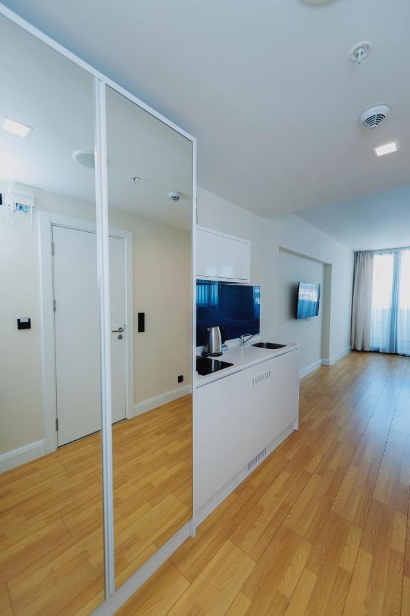Orbi City Hub Apartments 巴统 外观 照片