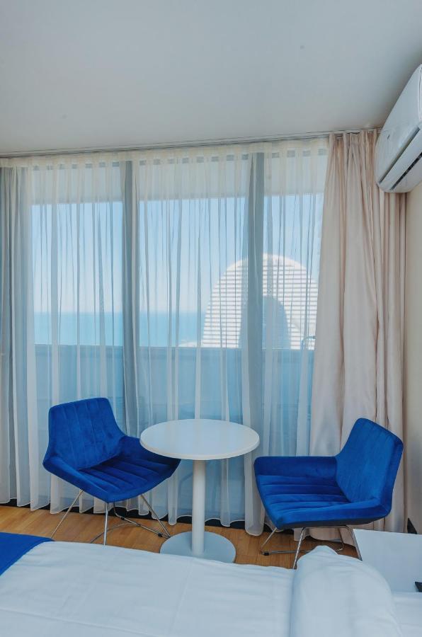 Orbi City Hub Apartments 巴统 外观 照片
